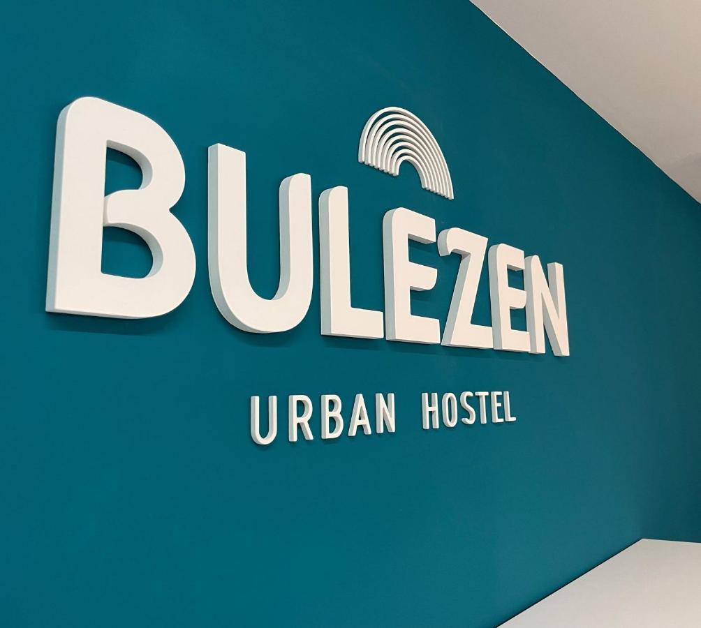 Bulezen Urban Hostel Понтеведра Экстерьер фото