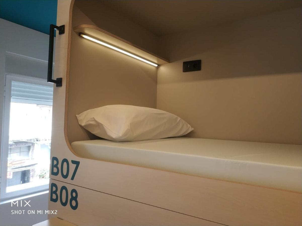 Bulezen Urban Hostel Понтеведра Экстерьер фото
