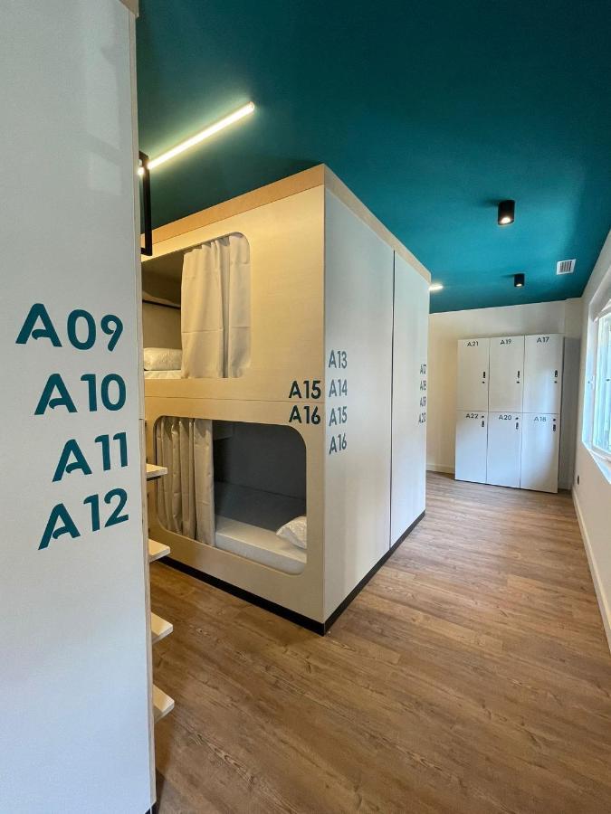 Bulezen Urban Hostel Понтеведра Экстерьер фото