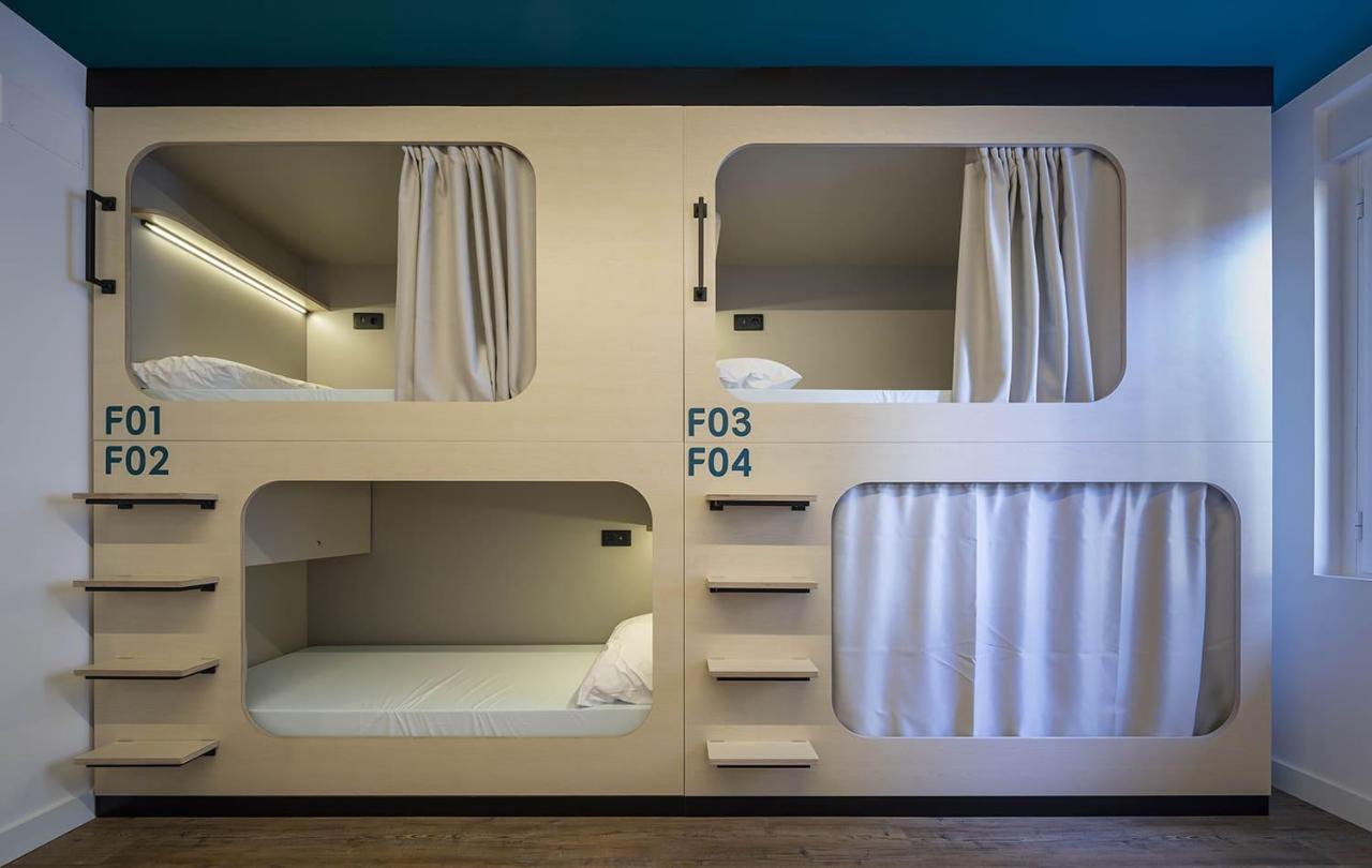 Bulezen Urban Hostel Понтеведра Экстерьер фото