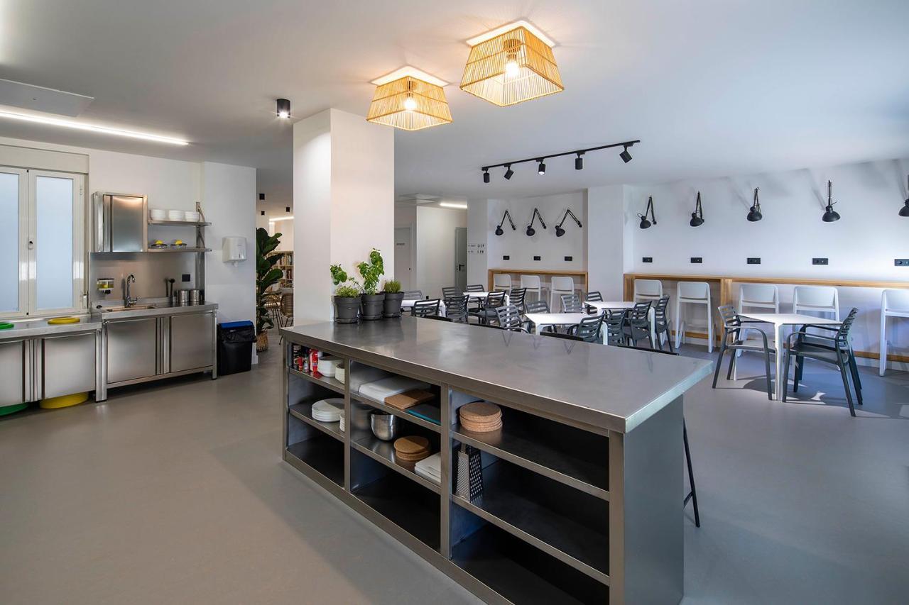 Bulezen Urban Hostel Понтеведра Экстерьер фото