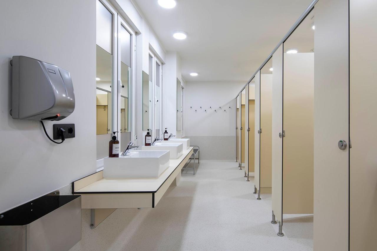 Bulezen Urban Hostel Понтеведра Экстерьер фото