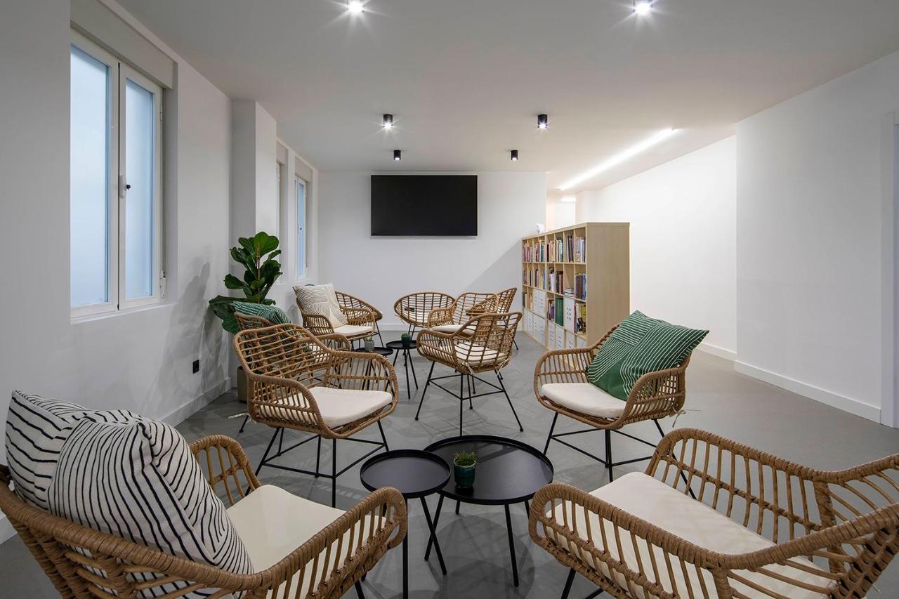 Bulezen Urban Hostel Понтеведра Экстерьер фото