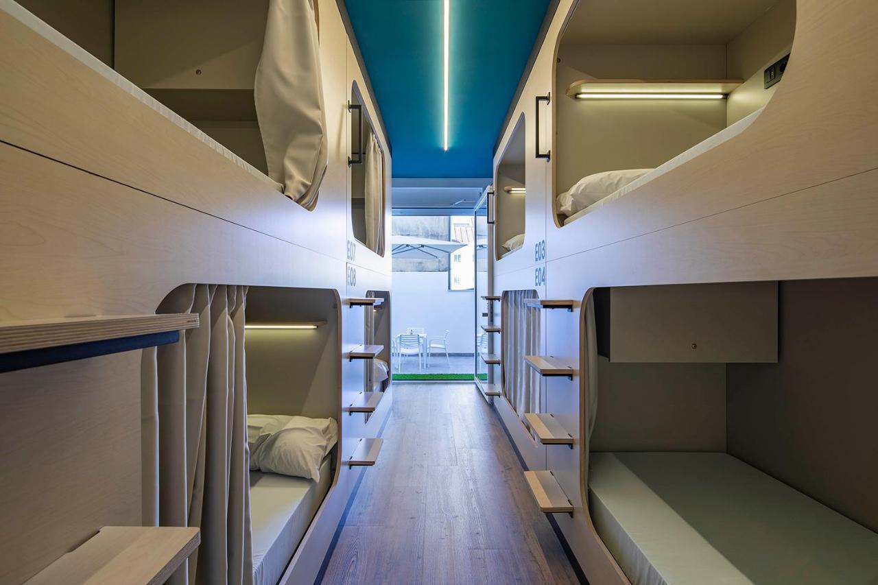 Bulezen Urban Hostel Понтеведра Экстерьер фото